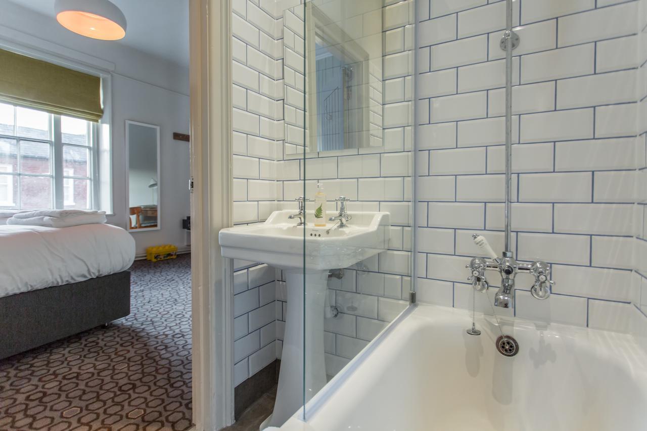 The Dolphin Hotel Newbury  Eksteriør billede