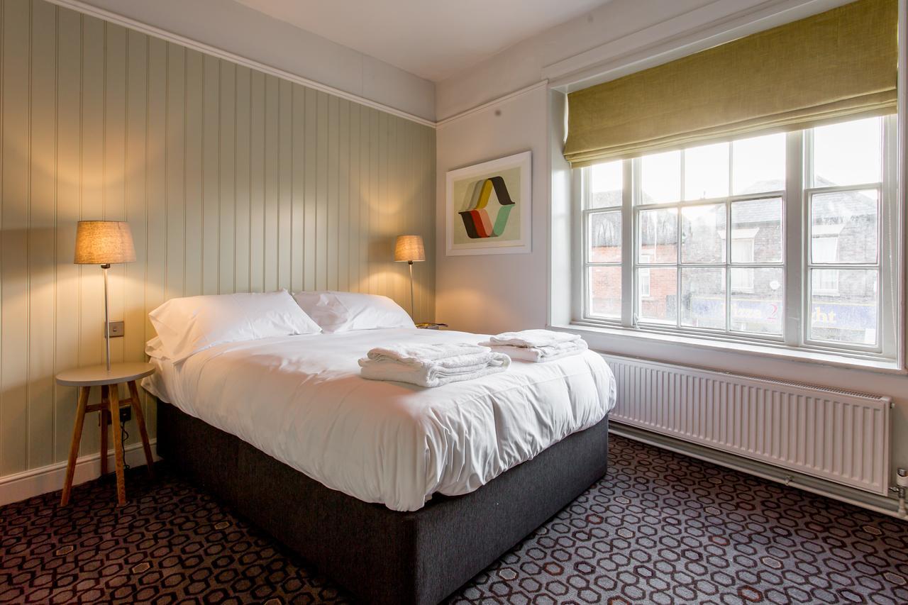 The Dolphin Hotel Newbury  Eksteriør billede